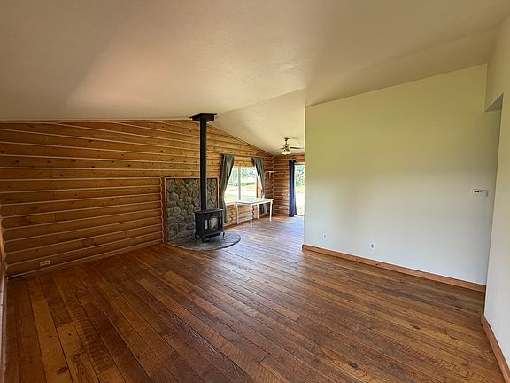 3rd image of 351 Desert Fox Ln