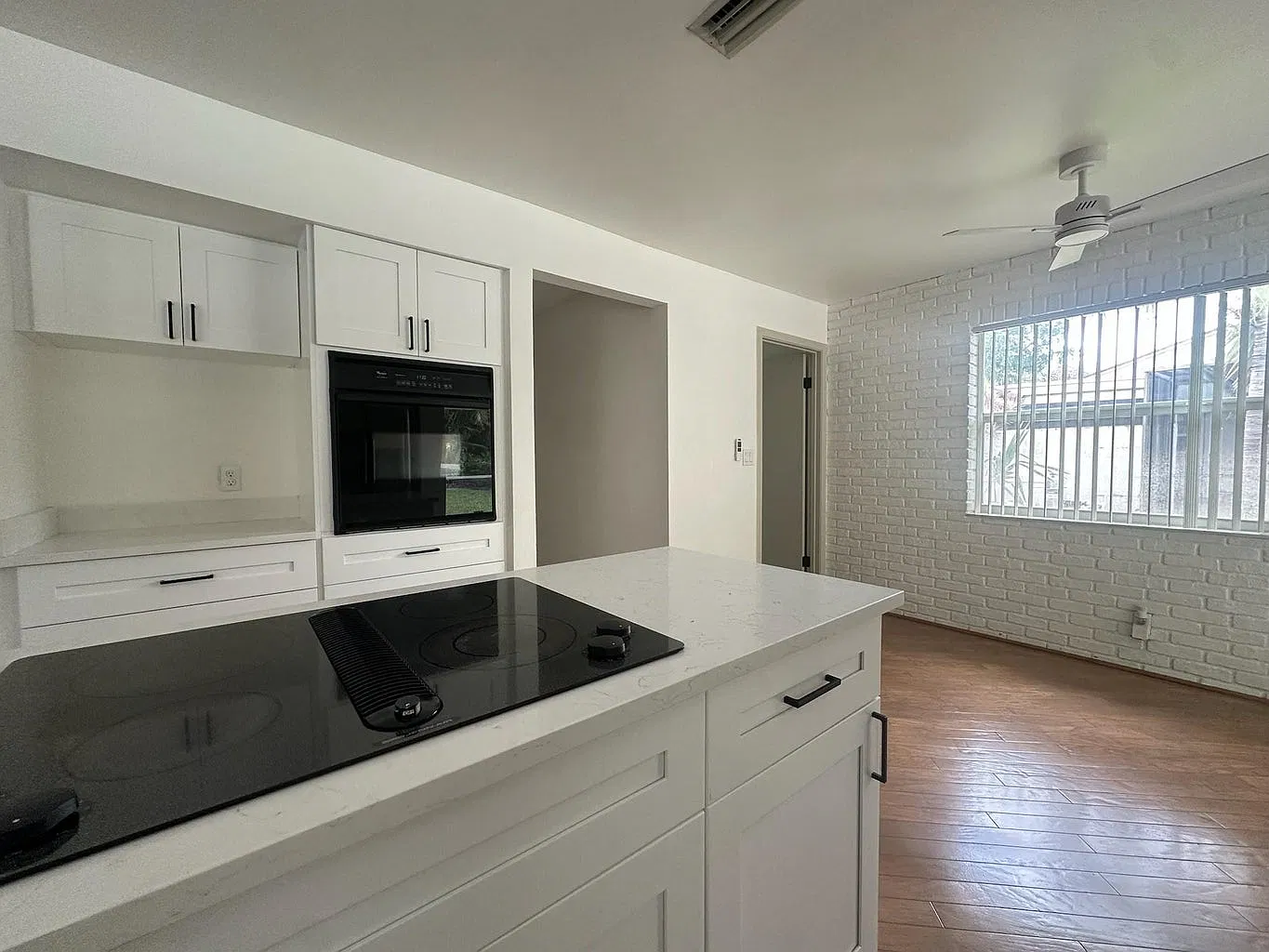 3 bed, 2002 sqft, $4,300 — Photo 4
