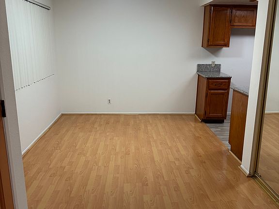 3rd image of 1019 Thompson Ave APT 5