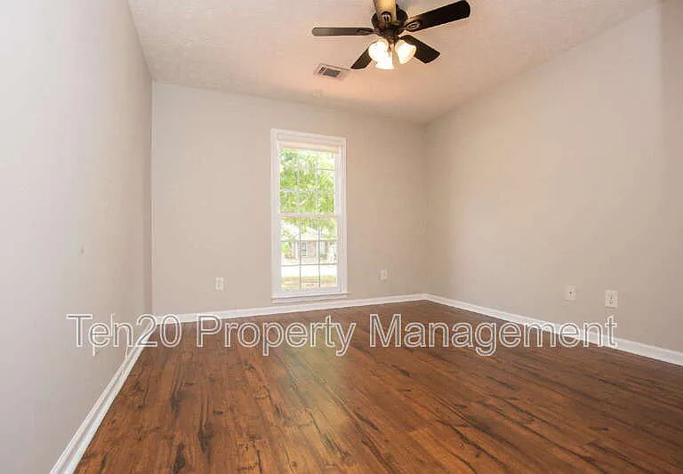 1018 Sugar Mill Dr — Photo 11