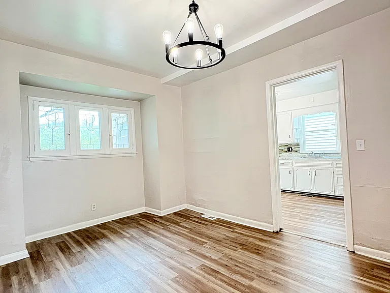 716 Clark St — Photo 2