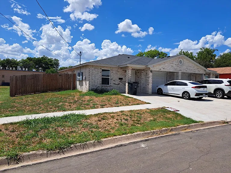 1403 Mulford St #A — Photo 3