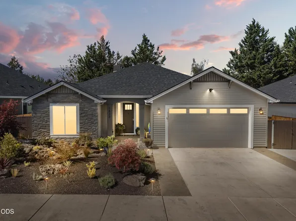 2833 Caldera Ln, Medford, OR 97504