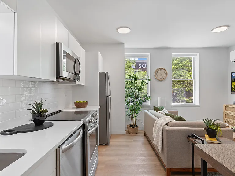 1650 W. Roscoe St. — Photo 1