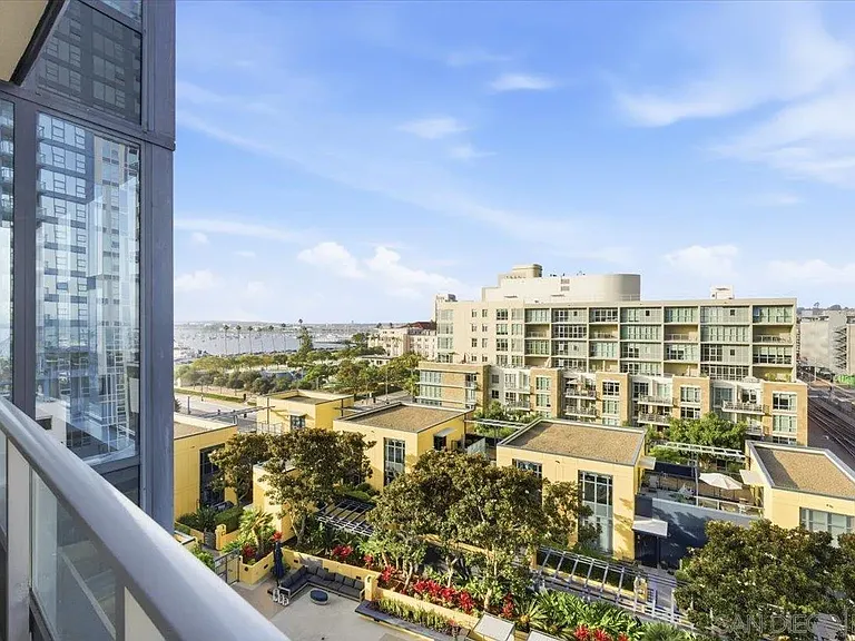 1325 Pacific Hwy #805 — Photo 27