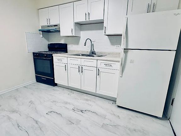 3rd image of 9654 Golf Ter APT 1W