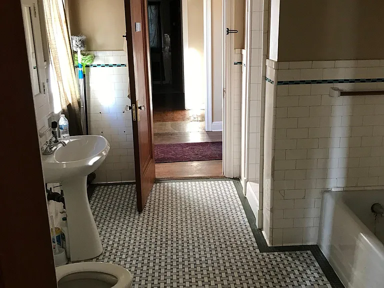 704 N Stockton St — Photo 12