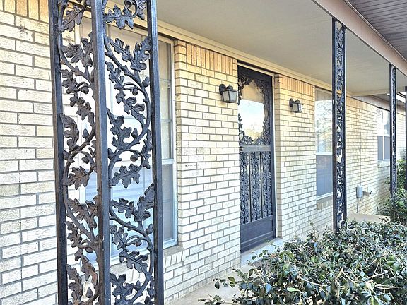 3rd image of 265 E Shelby Dr