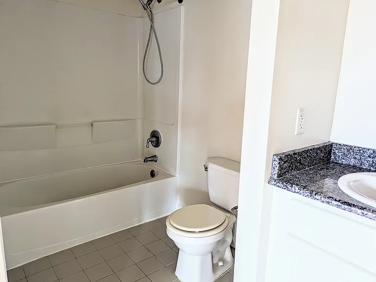 2 S Oakland Ave — Photo 18