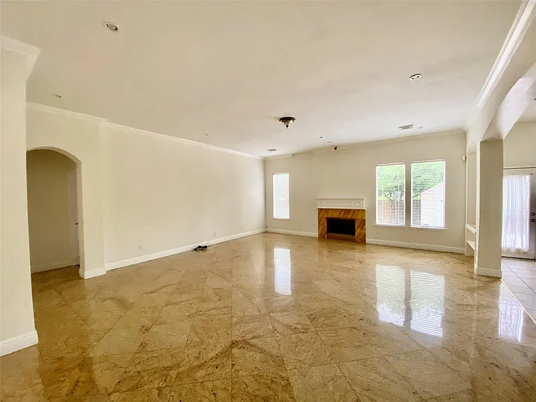 10323 Stanbrook Dr — Photo 4