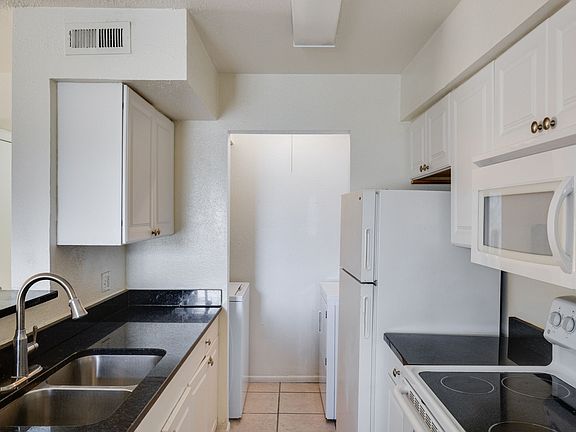 2nd image of 2865 Winkler Ave APT 401