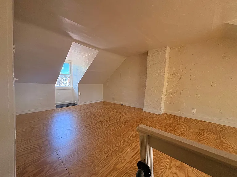 144 E Maple St — Photo 17