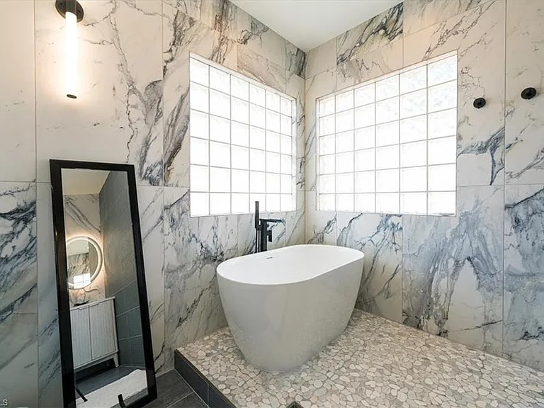 7703 Martino Cir — Photo 26