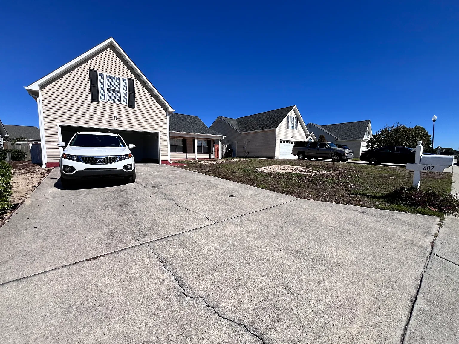 4 bed, 2025 sqft, $2,800 — Photo 1