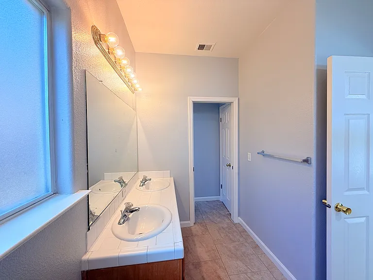 1786 Gibson Ave — Photo 14