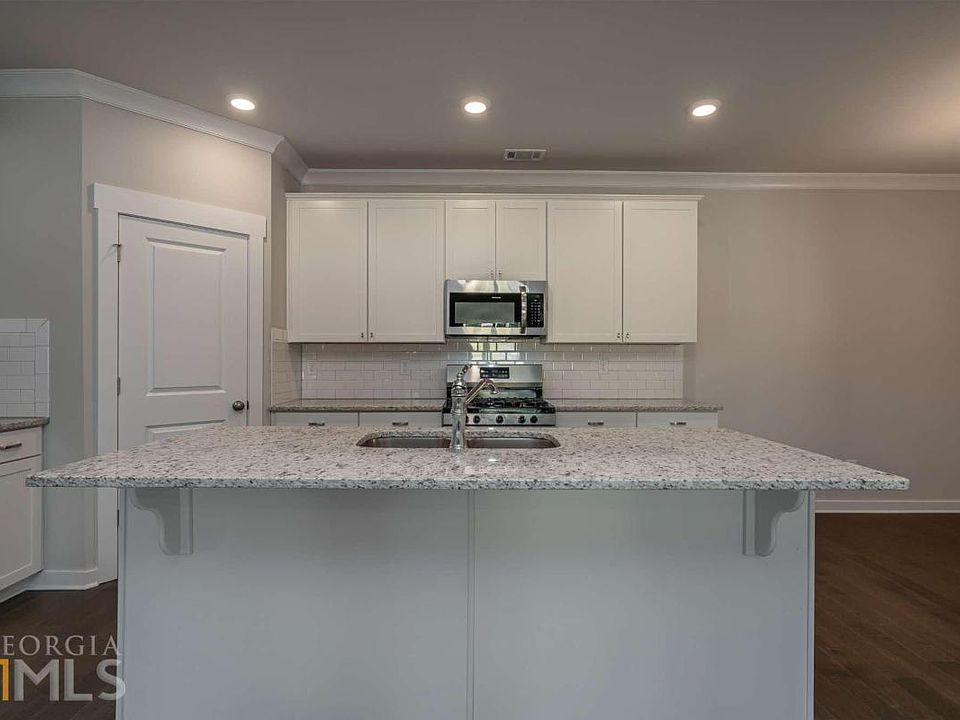 2nd image of 3715 Cheswolde Ave