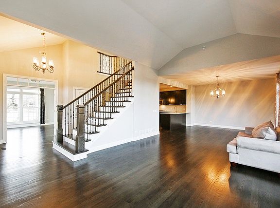 5th image of 913 Hickory Dr