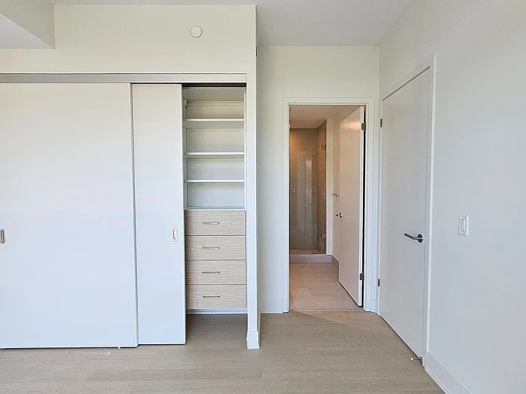 322 Dupont St #613 — Photo 8