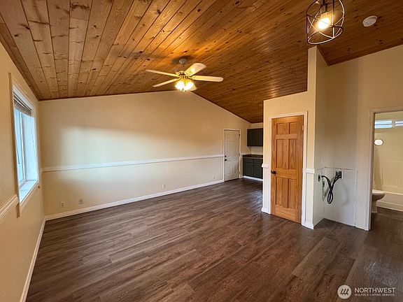 3rd image of 475 SE Barrington Drive #D