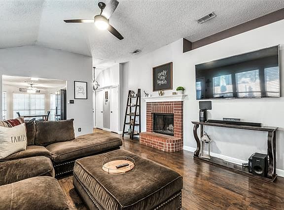 5th image of 2045 Lake Pointe Dr