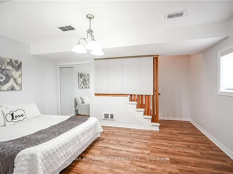296 Winterberry Dr #LOWER — Photo 17