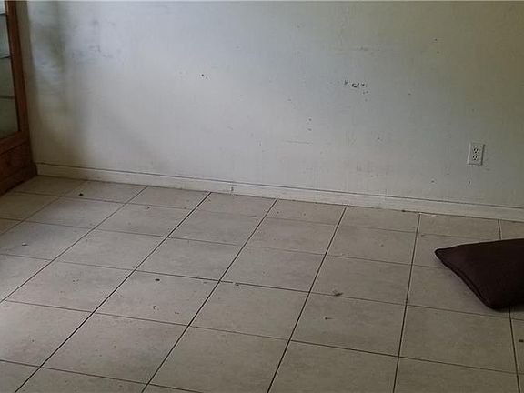 4th image of 2401 Xelda Ave N
