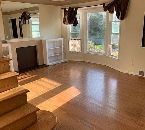 4th image of 16908 E Park Dr