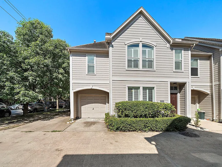 2915 Chenevert St — Photo 15