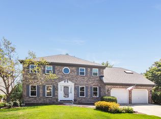 2112 Primrose Ln, Naperville, IL 60565