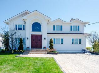110 Clocks Blvd, Massapequa, NY