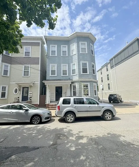 211 W 8th St #2 — Photo 1