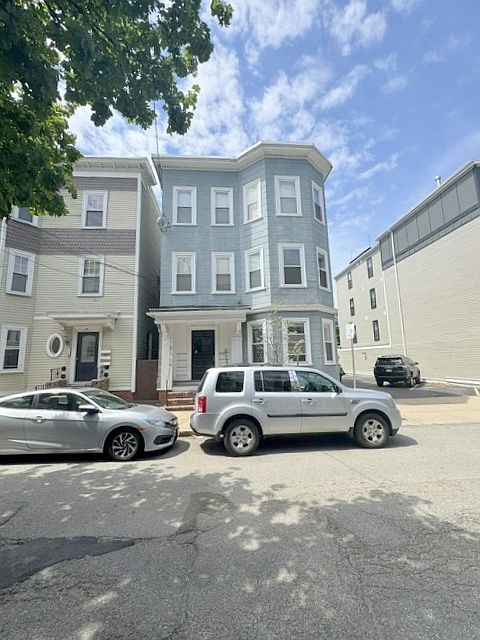 1st image of 211 W 8th St #2