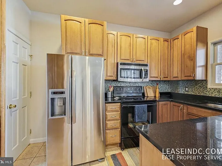 535 Gresham Pl NW — Photo 11