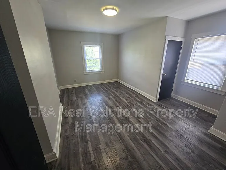 841-843 Seymour Ave #843 SEYMOUR AVE — Photo 9