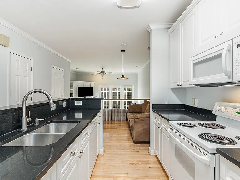 111 Ellington Oaks Ct — Photo 6