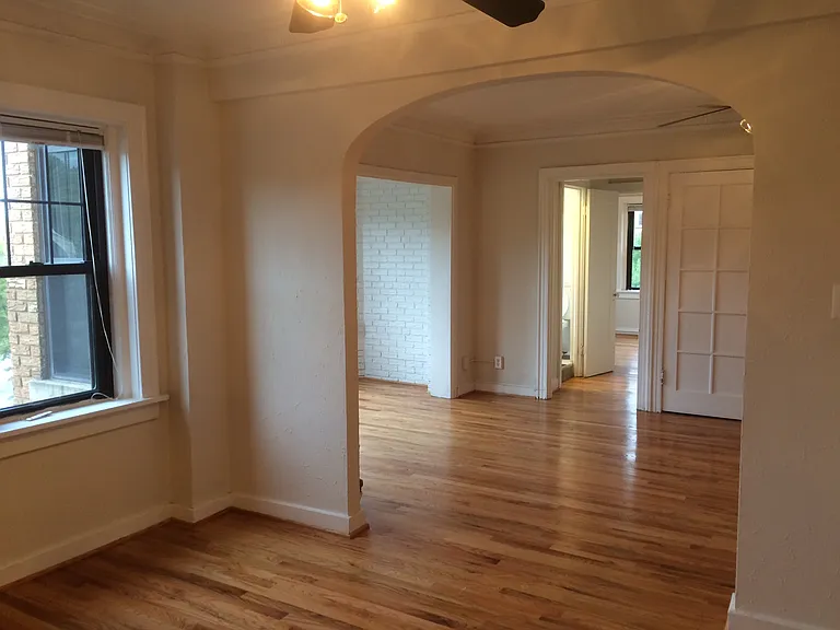 Carlyle Apartments — Photo 13