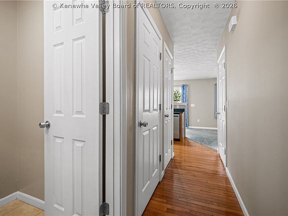 4th image of 155 Midland Trl