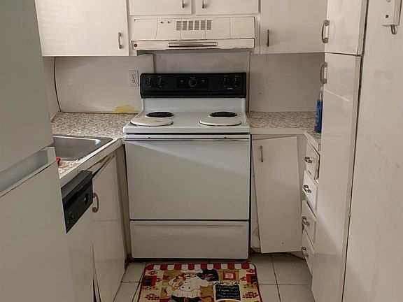 5th image of 4143 N Ocean Boulevard #105