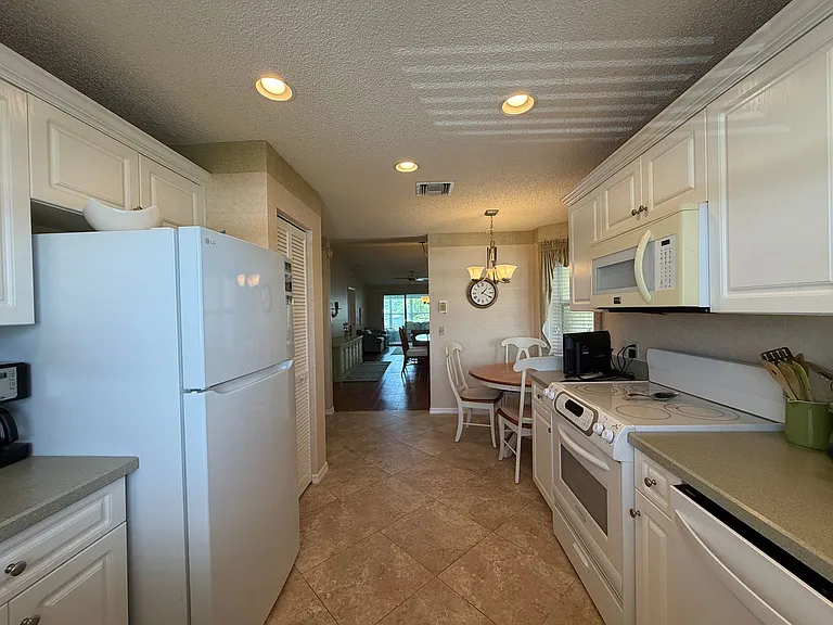 675 W Lake Jasmine Cir — Photo 12