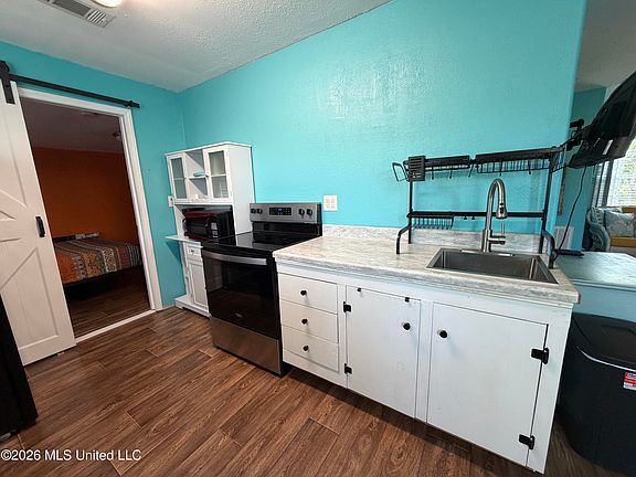 4th image of 4099 Shark St