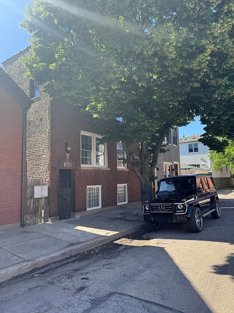 2 bed, $2,400 — Photo 1
