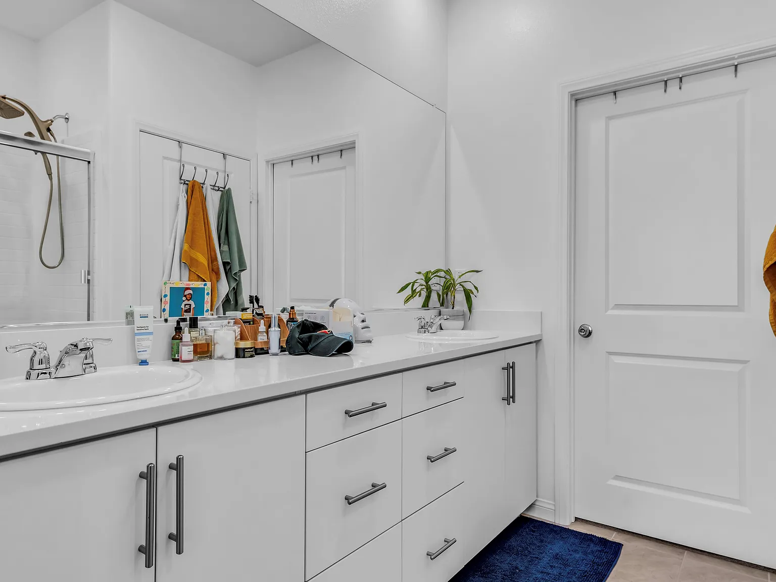 5 bed, 2258 sqft, $3,595 — Photo 3