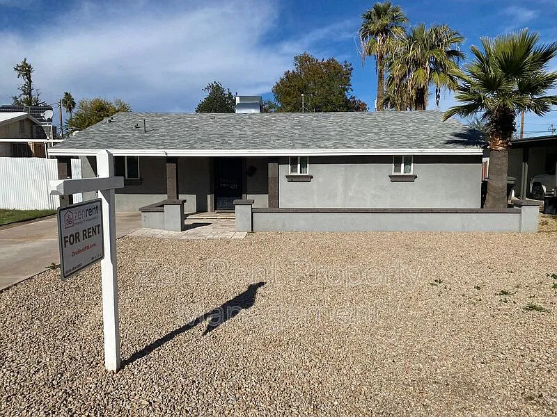 2032 W Medlock Dr