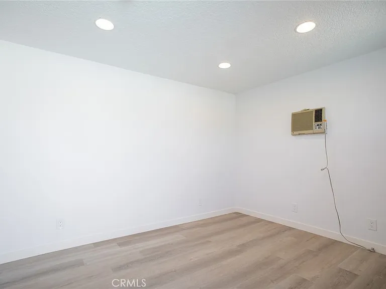 11801 Rexford Rd — Photo 27
