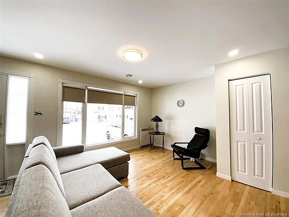 4th image of 64 Chouinard Ave