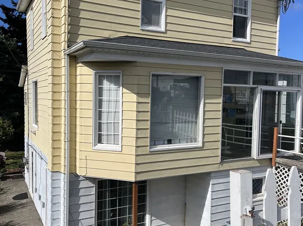 1776 Union Ave, North Bend, OR 97459