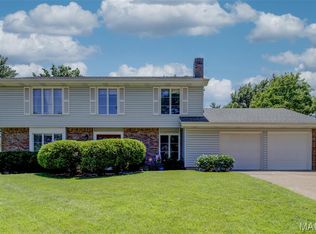 15328 Golden Rain Dr, Chesterfield, MO 63017