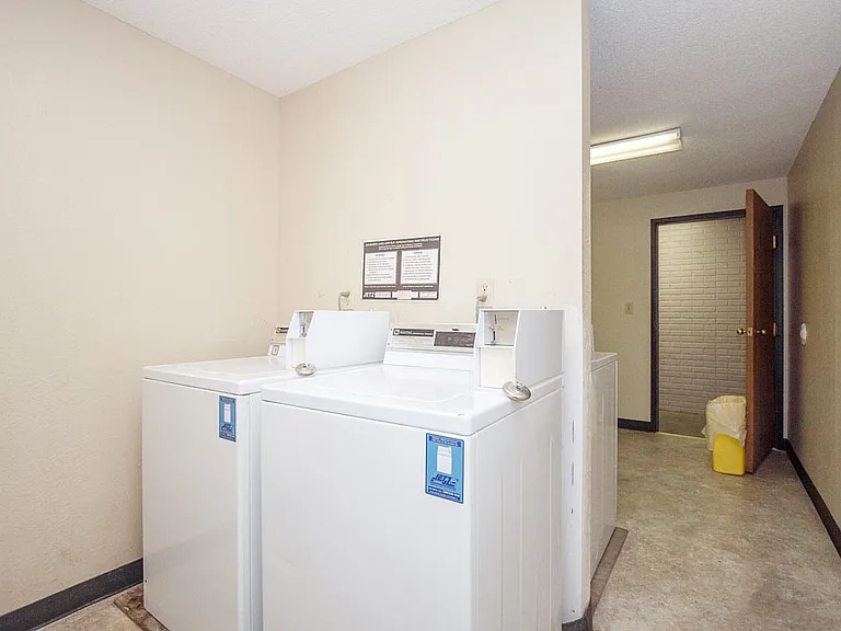 Cambridge Apartments — Photo 11