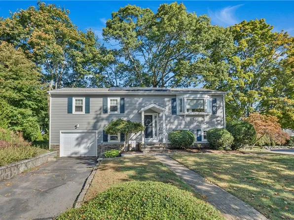 51 Franca Dr, Bristol, RI 02809