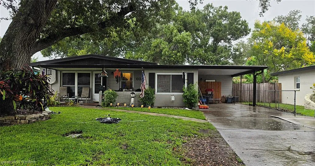 3 bed, 2.0 bath, 1064 sqft, $2,000 — Photo 1